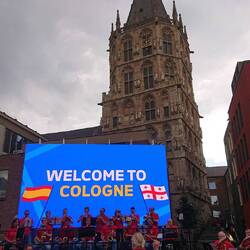 As Daniel said 'they really rolled out the red carpet for you! Rathaus in background