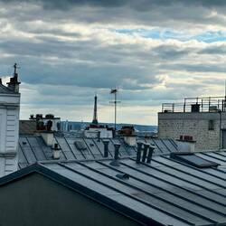 A little glimmer of the Eiffel Tower