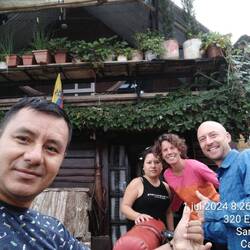 Letztes Bild mit Jhoel und Miriam vor ihrem Haus