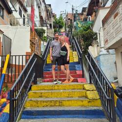 Diese Treppe wird von den Anwohnern ca alle 3 Jahre neu gestrichen auf eigene Kosten