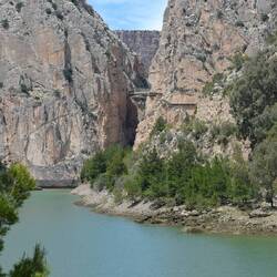 Am Stausee entlang führt der Caminito del Rey