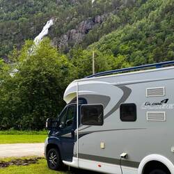 Campingplatz heute mal mit Wasserfall