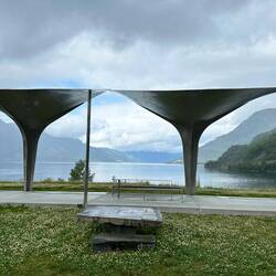 Designer-Toilettenanlage wie immer auf einer Landschaftsroute
