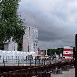 Öffentliches, kostenloses Schwimmbad - Ponton am Fjord