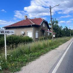 Mal kurz nach Milano?! irgendwo in der bulgarischen Pampa gibts Milano Fans!