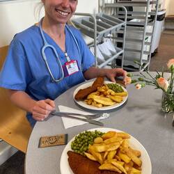 mit kulinarischen Köstlichkeiten (fish&chips)