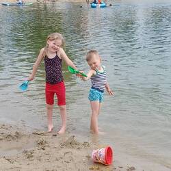 Kinder spielen