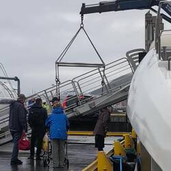 Interessantes Autofährsystem, aber hier wohl normal, da mehrere nebeneinander.😅