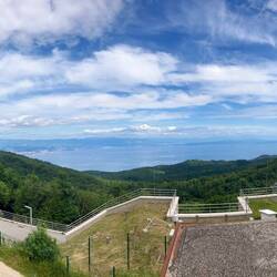 Uussicht vo de Učka Passhöchi über d'Riječki zaljev (Bucht uf Rijeka