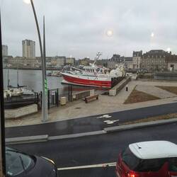 21 Uhr wurde die Brücke geöffnet und ein Fischkutter fuhr zum Fang raus