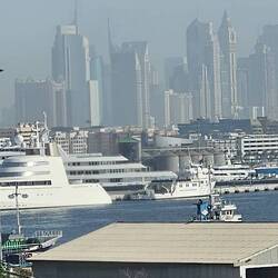 Dubai Skyline bei Abfahrt