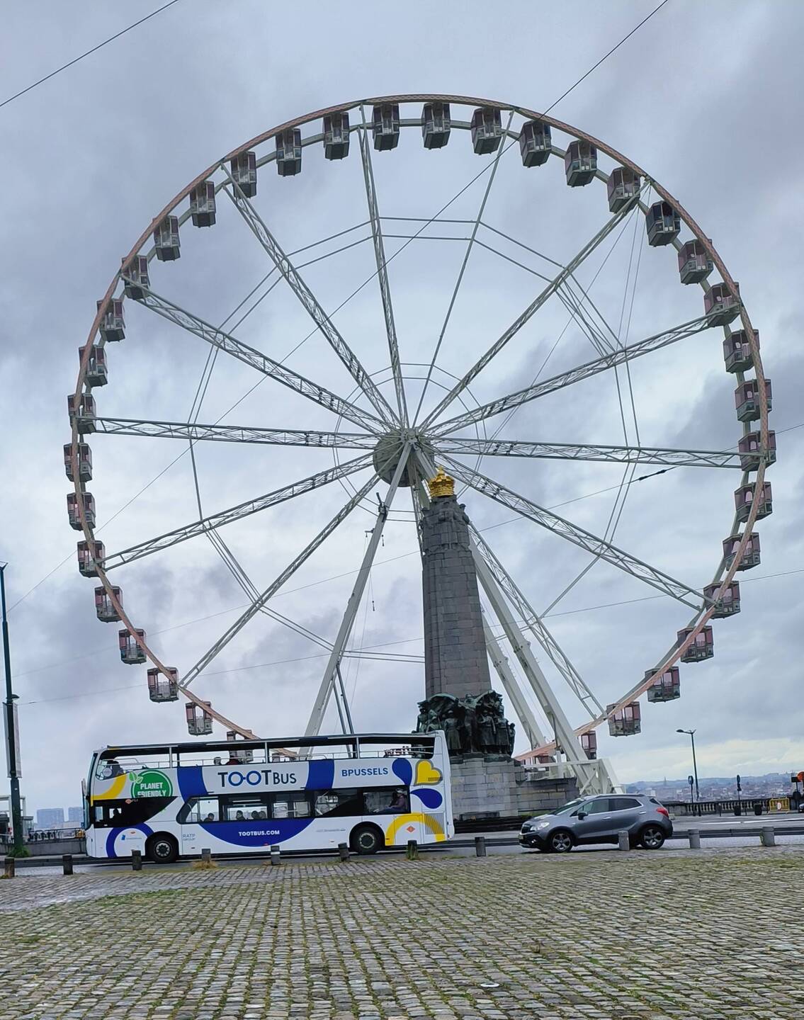 The HOHO bus is a To-oT bus here.