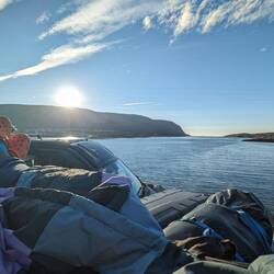 Mit Mütze und Decke geht Hängematte auch bei 20° und Sonne um 21:00