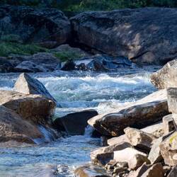 So schöne Bäche überall