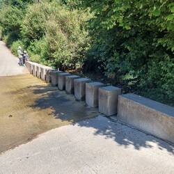 Mit trockenen Füßen geht es hier rüber.