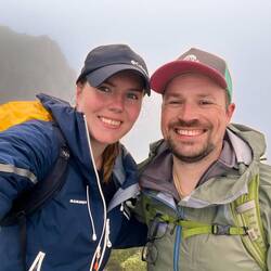 Am Gipfel angekommen - da können wir schon wieder lächeln :)