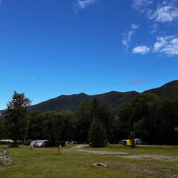 Schöner Abend auf dem Campingplatz