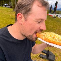 Langos zum Mittag und für mich Hot Dogi (wie man hier so süß sagt)