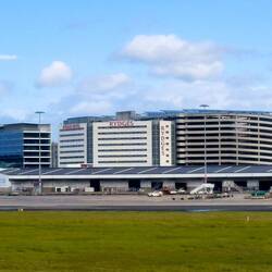 The Rydges — where we stayed last night ... as UA870 starts its roll down the runway at SYD.