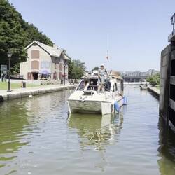 Coming into lock video by the boat next to us