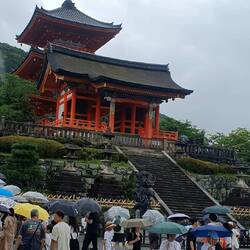 Vorgebäude zum kiyomizu-dera Tempel.