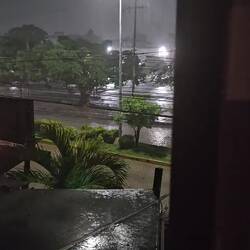 Heftiger Regen, aber noch kaum Wind um etwa 4.30 in Cancun Downtown