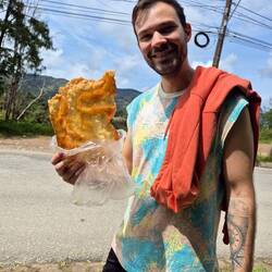 Kleine Stärkung auf dem Rückweg: Teig in Öl frittiert und gezuckert, wooow 🤤