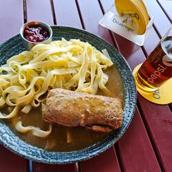 Robert: schnöde Rindsroulade mit Nudeln & Preiselbeeren
