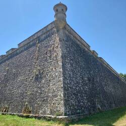 Die Stadtmauern Pamplonas.