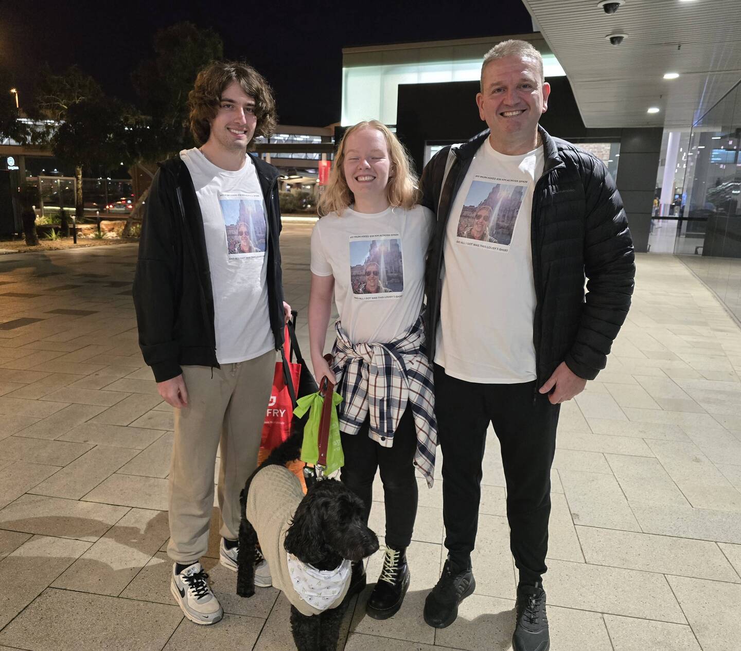 This lovely scene greeted me upon arrival - check out their t-shirts! 😍🤣