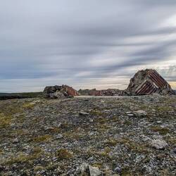 Gesprengte Bunker aus dem zweiten Weltkrieg hier am gefühlten Ende der Welt. 😔