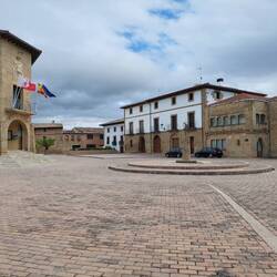 Plaza de los Fueros in Obanos.