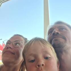 Mama u Papa luege 🇨🇭Match, Makajo macht Fotos