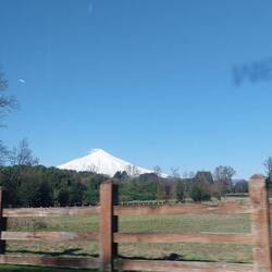 Al 2u zien we de vulkaan waar we naartoe rijden