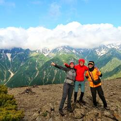 ....die Baumgrenze erreichen und bei der Chogatake Hütte eine stürmische Nacht verbringen.