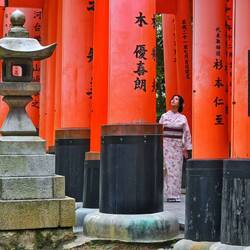 Kyoto streifen wir nur und besuchen den Inari Schrein mit seinen 1000 Tori-Toren (und Touristen).