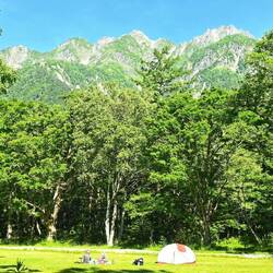 Der Abstieg von 1300 hm nach Kamikochi beschert uns Muskelkater und top Zeltplatz.
