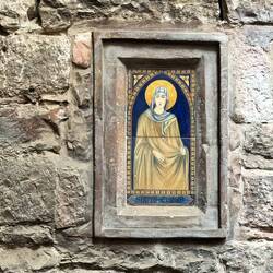Santa Chiara (Saint Clare) was a follower of Francis of Assisi. She's everywhere here.