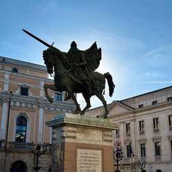 Jimmy, idk why but for some reason El Cid makes me think of you. His statue.