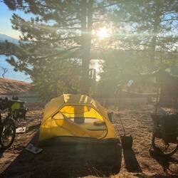 Unser Camp am Abend am See