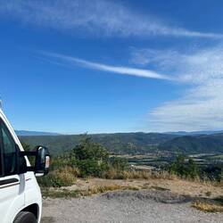 Genau an diesem Punkt sind wir schon mit Nina und Niklas und unserem alten Camper gestanden 😍
