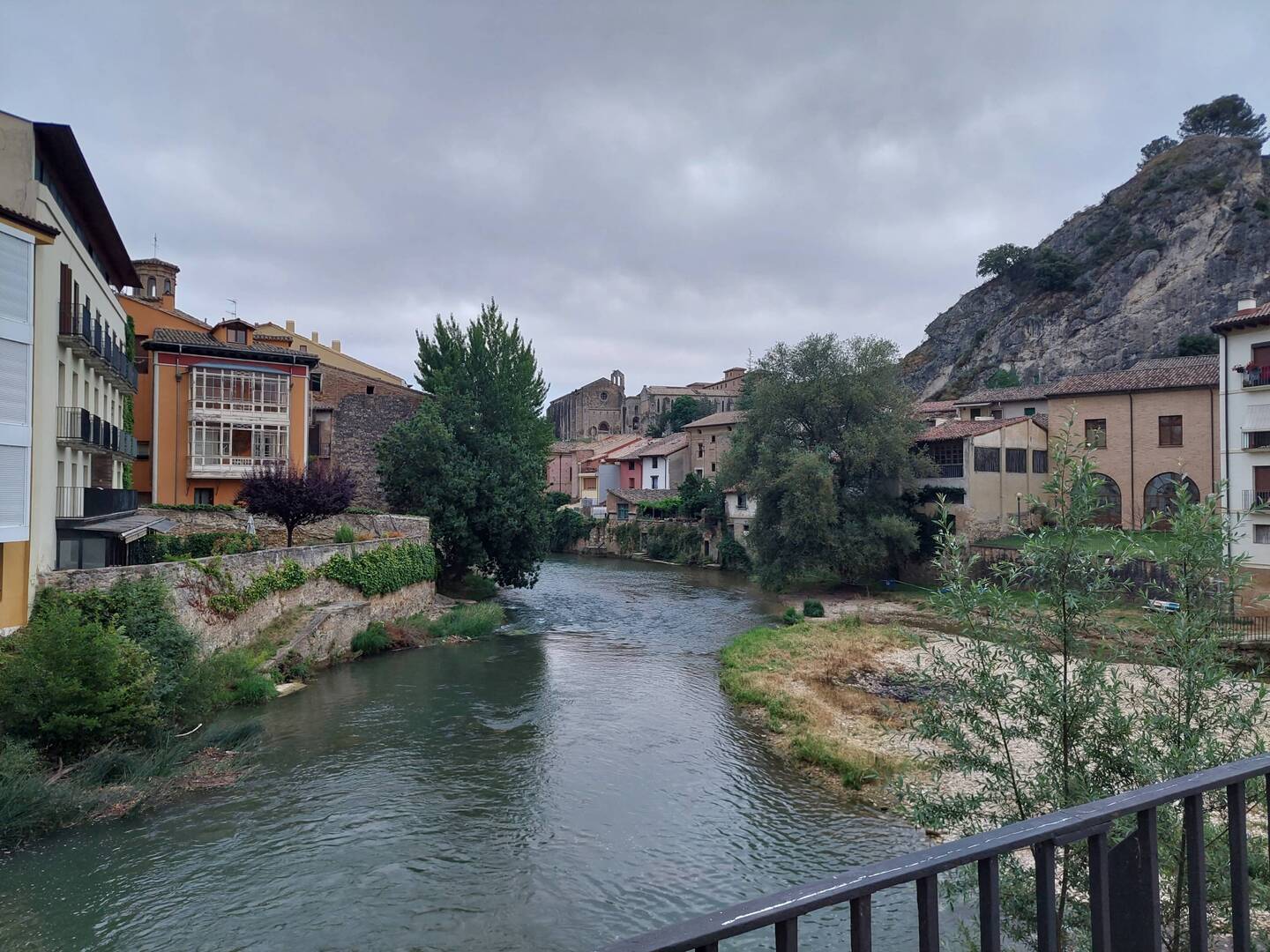 Aufbruch um 07:00 in Estella.
