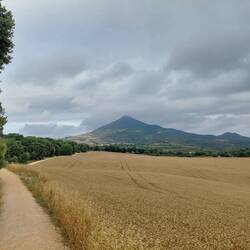 Auf dem Gipfel dieses Berges soll der Legende nach der navarrische König Sancho Garcés ruhen.