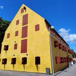 Wie nicht anders zu erwarten, wird in diesem Haus "ein klein wenig" perfekt deutsch gesprochen.