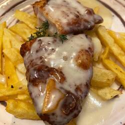 Cordon Bleu con salsa de queso