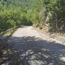 Kot vedno na fotkah: videt je naravnost, je pa kar hud klanec