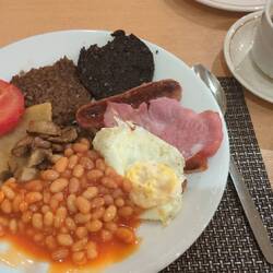 Großes englisches Frühstück ganz nach Wunsch zusammengestellt
