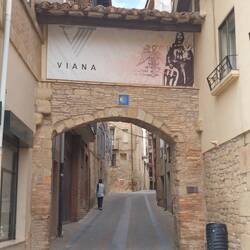 Eingang zum historischen Stadtkern Vianas.