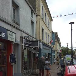 Ist die Shoppingmeile auch klein, wir gehen rein