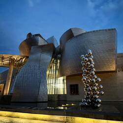 I went to photograph the building in the evening too. It's empty and so powerful